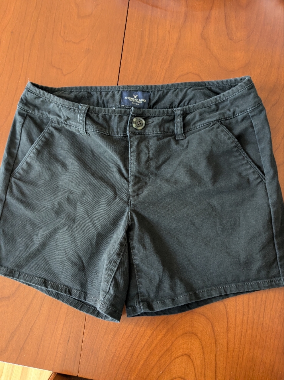 American Eagle Outfitters Black Women's Casual Midi Shorts